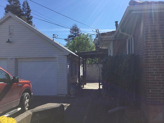 3rd image of 2300 Georgia St