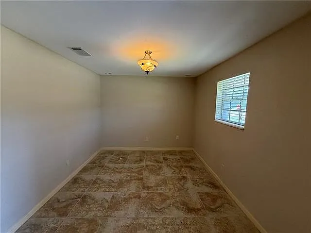 3 bed, 2.0 bath, 1750 sqft, $1,700 — Photo 3