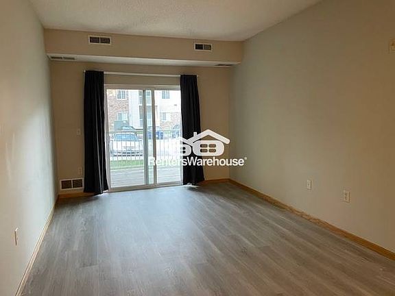 4th image of 1590 Parkwood Dr APT 105