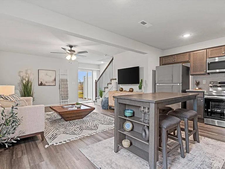 Oak Woods Townhomes — Photo 7