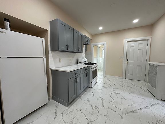 2nd image of 85 Clifton Ave Floor 3