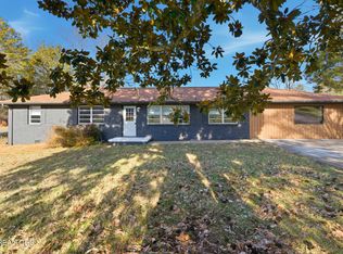 3801 Devon Dr, Knoxville, TN 37918