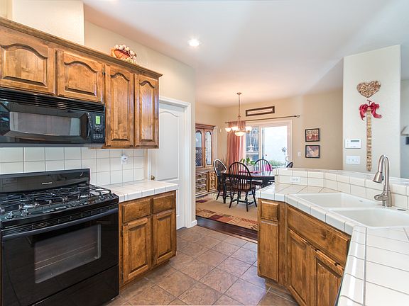 3rd image of 299 Caples Dr