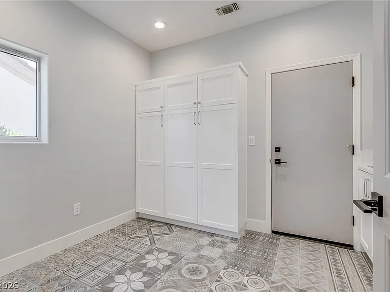 2508 Sandilands Dr — Photo 19