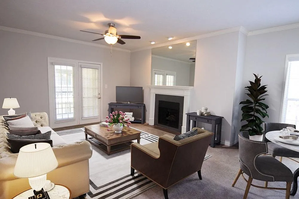 South Bluffs Apartments — Photo 3