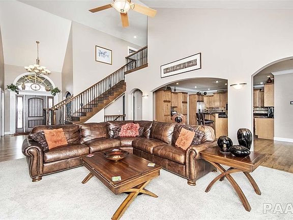 4th image of 7213 N Draycott Pl