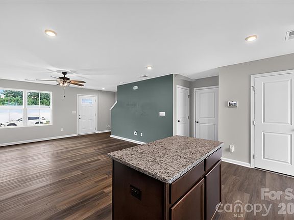 3rd image of 5812 Camp Ct SW