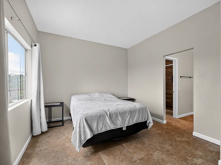 4575 Lambeth Ct — Photo 9