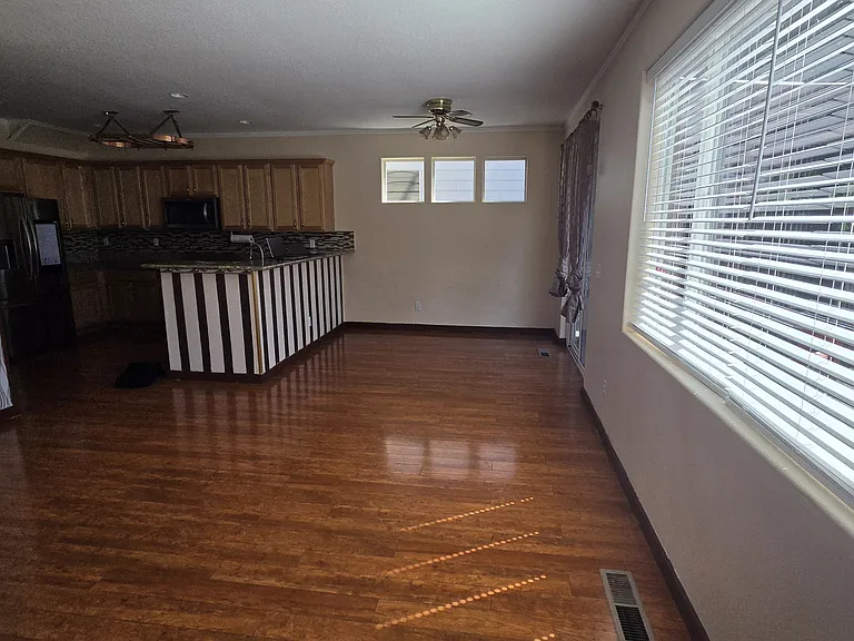 1639 SW Wright Pl — Photo 2