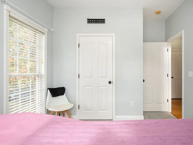 111 Roundstone Dr — Photo 18