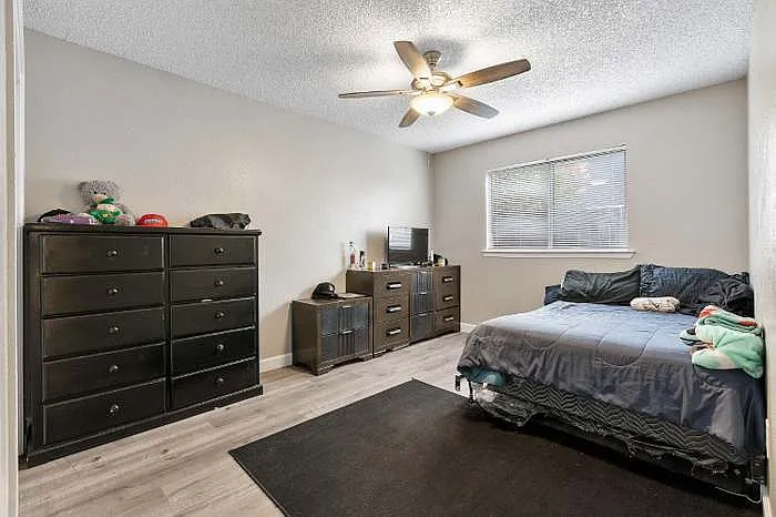 6205 N Barcus Ave — Photo 12