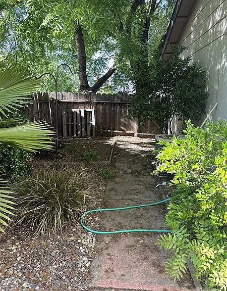 2822 Albany Ave — Photo 18
