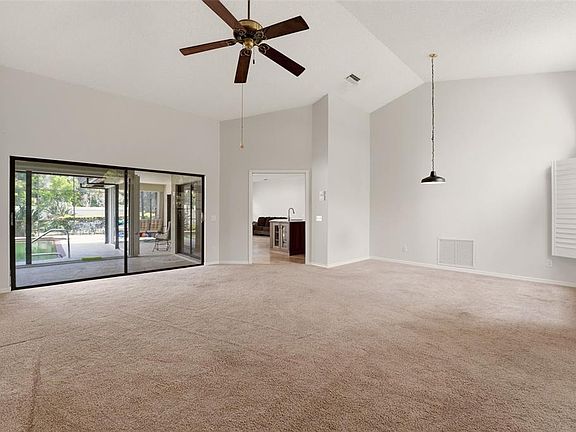 4th image of 215 CARRIAGE HOUSE LANE #215