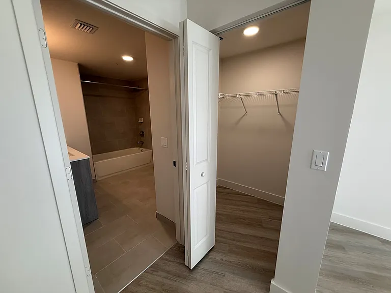 Bay Pointe Apartments — Photo 39