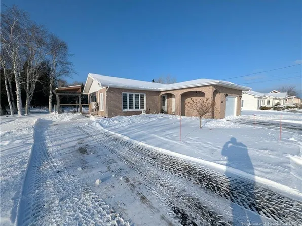 648 Principale, Beresford, NB E8K 2B5