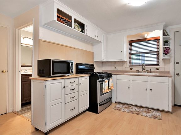 5th image of 24 West Ave #2
