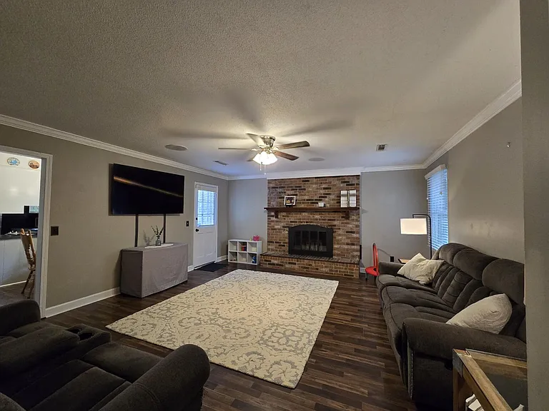 637 Sierra St — Photo 17