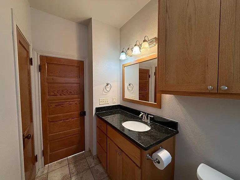 257 E Garza St — Photo 20