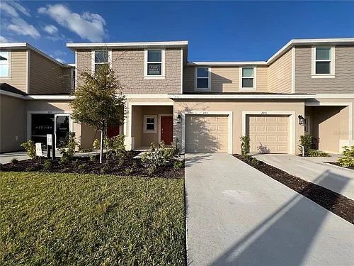 2211 Portrait St Photo 1