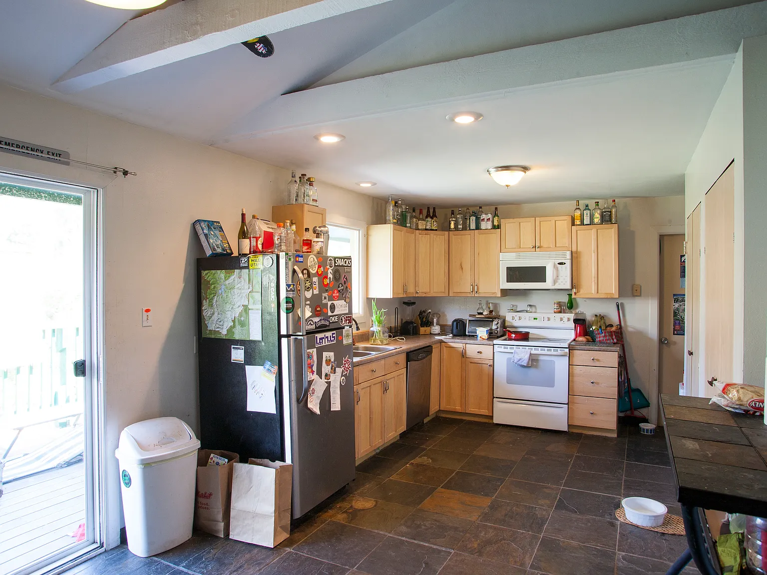 3 bed, 1400 sqft, $1,000 — Photo 3