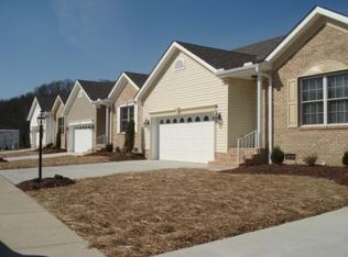 102 Lexus Dr, Hurricane, WV 25526