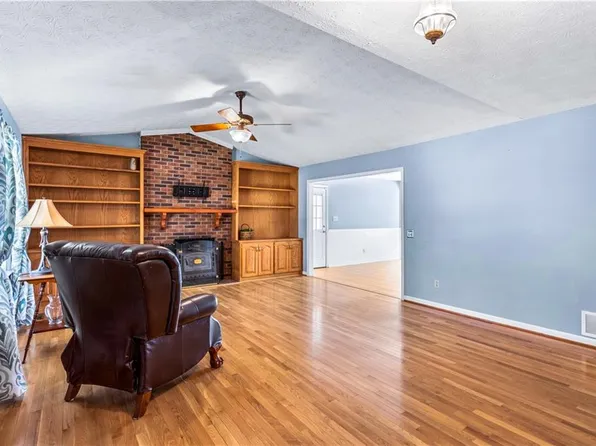 70 Howard Cir, Winder, GA 30680