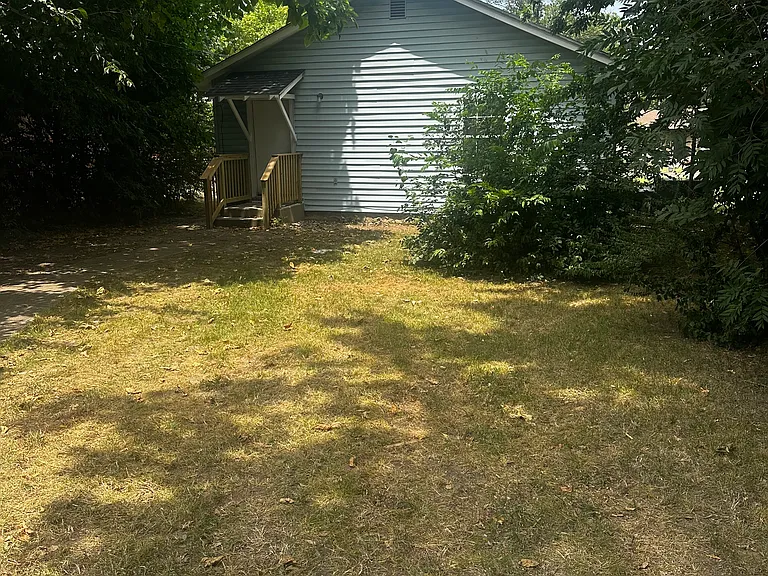 810 E Miami Ave — Photo 12
