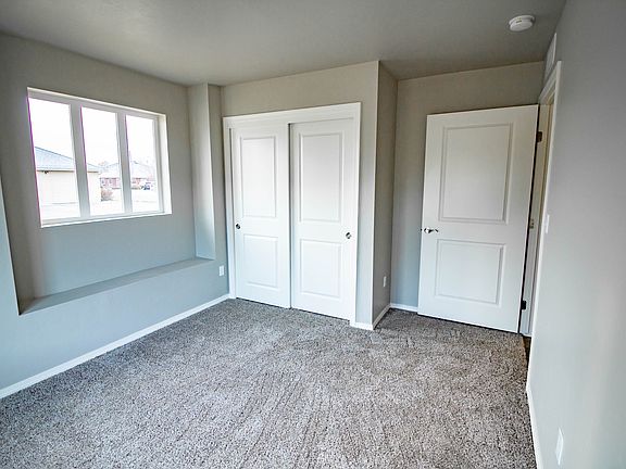 2nd image of 1040-1047 W Sanetta St