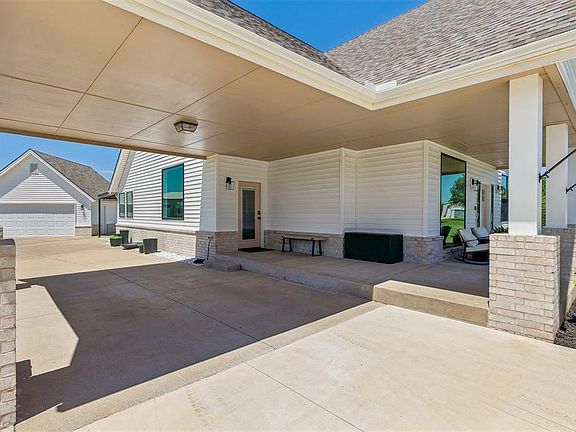 5th image of 5658 NW Pioneer Cir