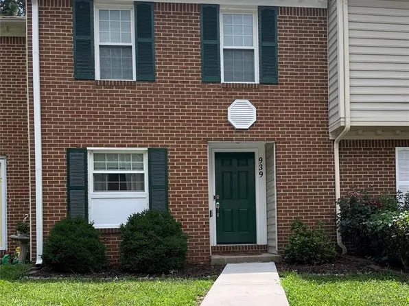 939 Still Harbor Cir, Chesapeake, VA 23320