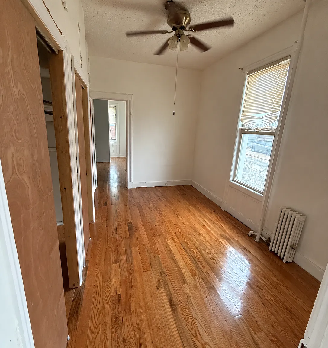 276 Onderdonk Avenue — Photo 2