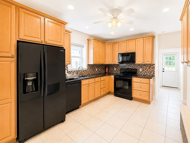 38 W Rambo St — Photo 5