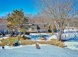 323 High Point Dr, Lindenhurst, IL 60046