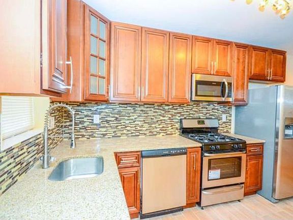 3rd image of 1943 W Spencer Ave #1