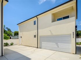 6851 De Celis Pl