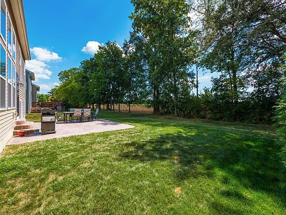4th image of 611 Deer Run Dr