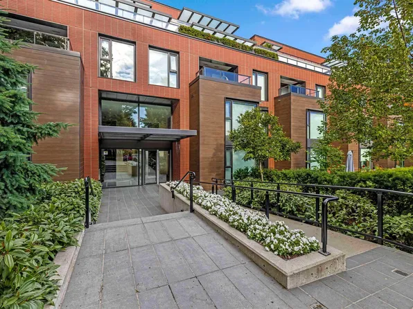 7128 Adera St #309, Vancouver, BC V6P 0H6