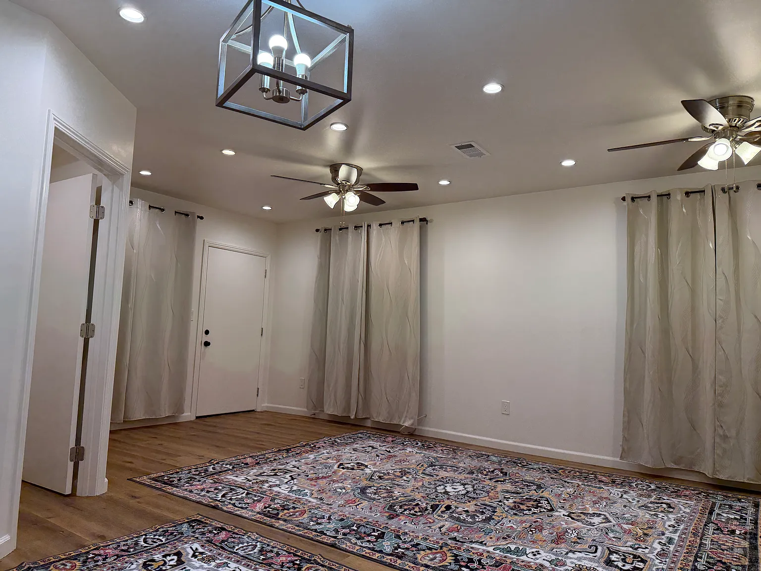 2 bed, 2.5 bath, 800 sqft, $2,399 — Photo 4