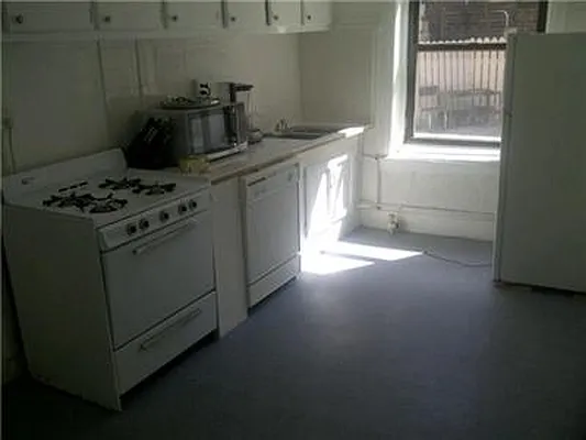 Rented by R New York | media 81