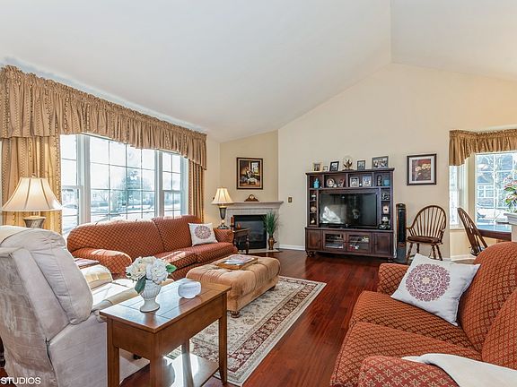 4th image of 1860 Willow Circle Dr