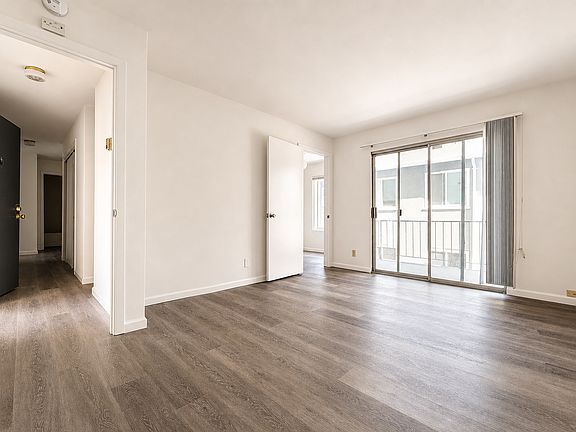 4th image of 2540 College Ave APT 402