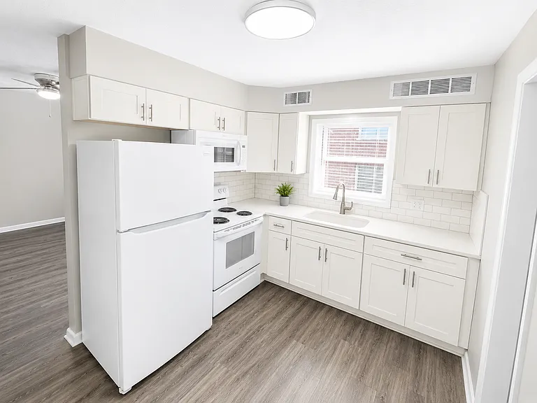 1310 N 49th St #4 — Photo 3