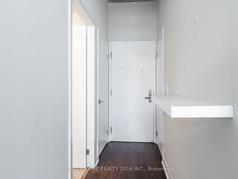 478 King St W #512 — Photo 3