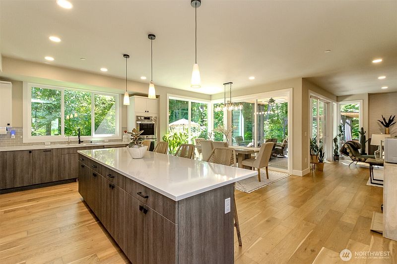 4th image of 9308 270th Street E
