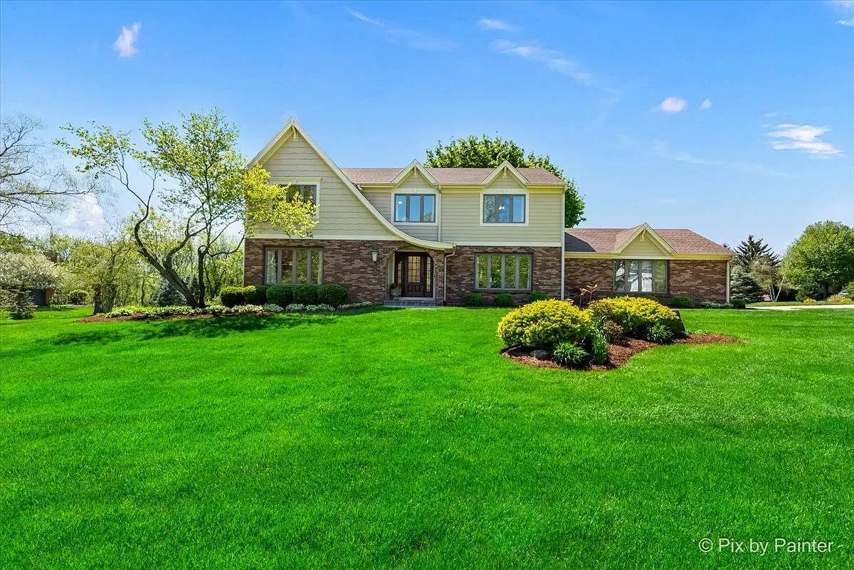 41W217 Weybridge Dr photo 1