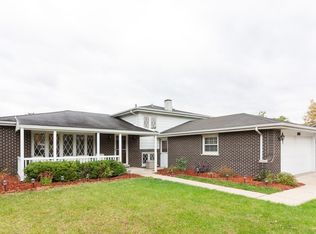 601 Honey Locust Ln, Darien, IL 60561