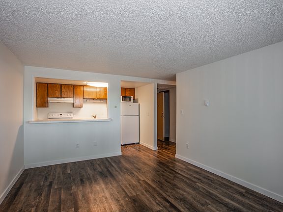 Broadmoor Apartments living room and kitchen