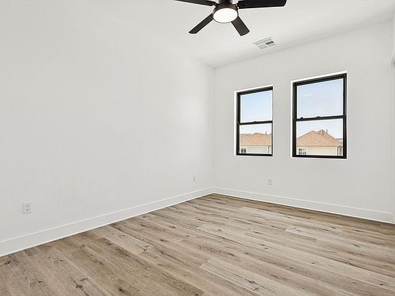 4th image of 767 W Main St #205