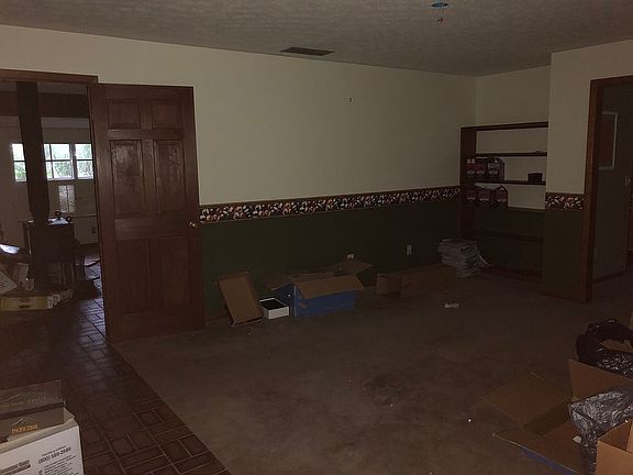 4th image of 3704 Crestwood Dr