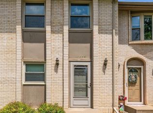 1839 Indian Hills Dr, Sioux City, IA 51104